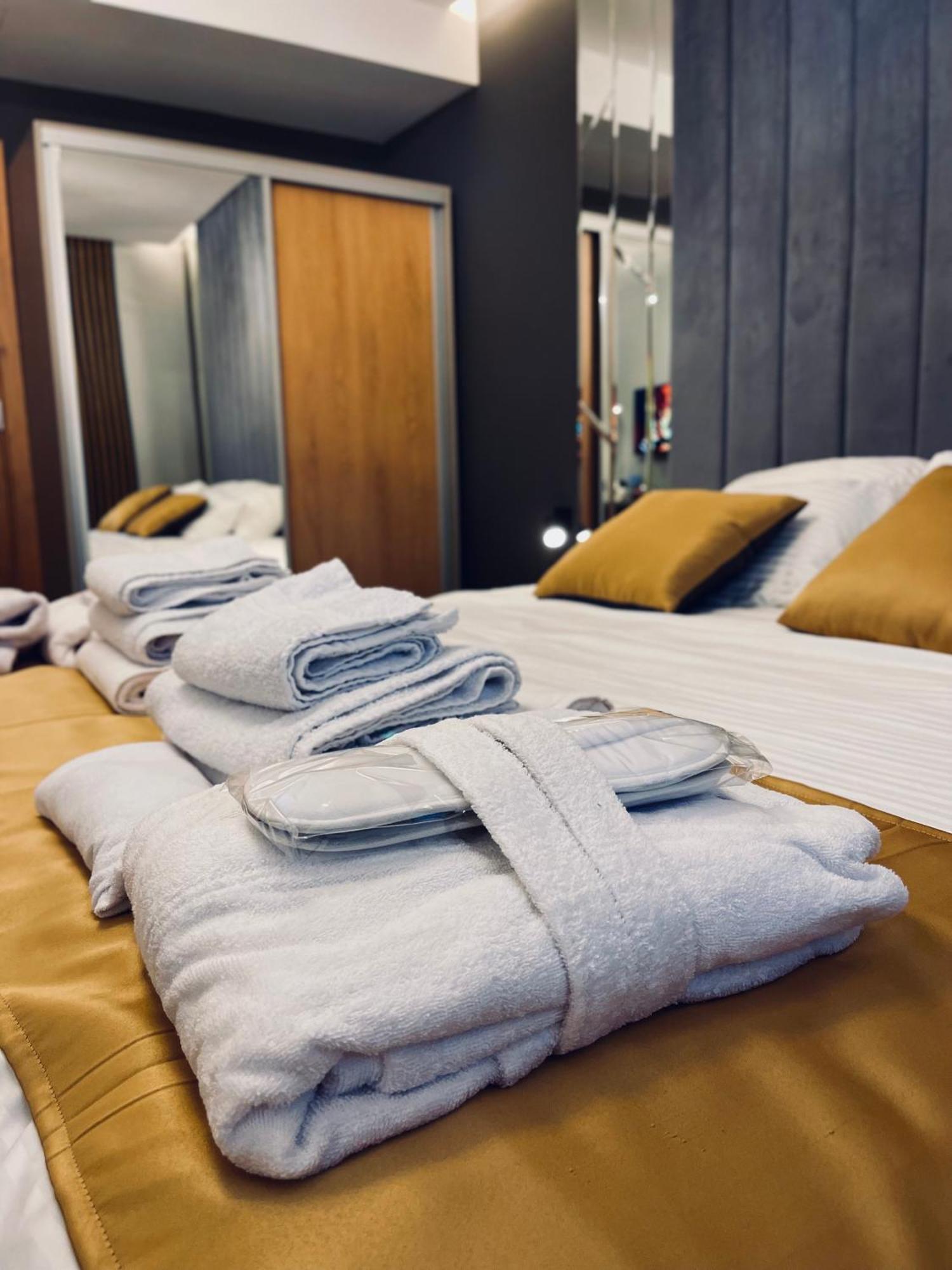 Mozaik Apartments & Spa - Modern 4-Star Apartments With Exclusive Private Spa Wellness In The City Center - Sauna, Jacuzzi, Turkish Bath - Free Parking, Wi-Fi - Rooms & Apartments Cuprija Bagian luar foto