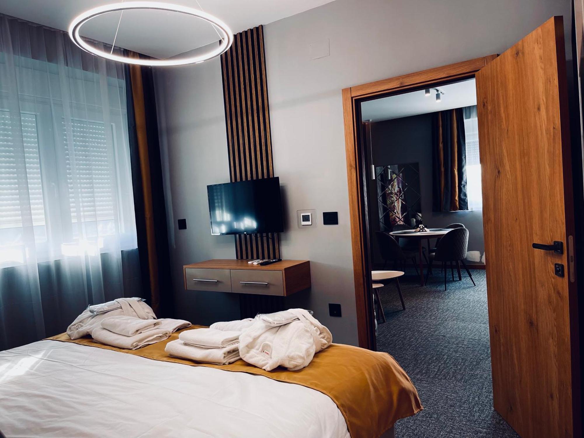 Mozaik Apartments & Spa - Modern 4-Star Apartments With Exclusive Private Spa Wellness In The City Center - Sauna, Jacuzzi, Turkish Bath - Free Parking, Wi-Fi - Rooms & Apartments Cuprija Bagian luar foto