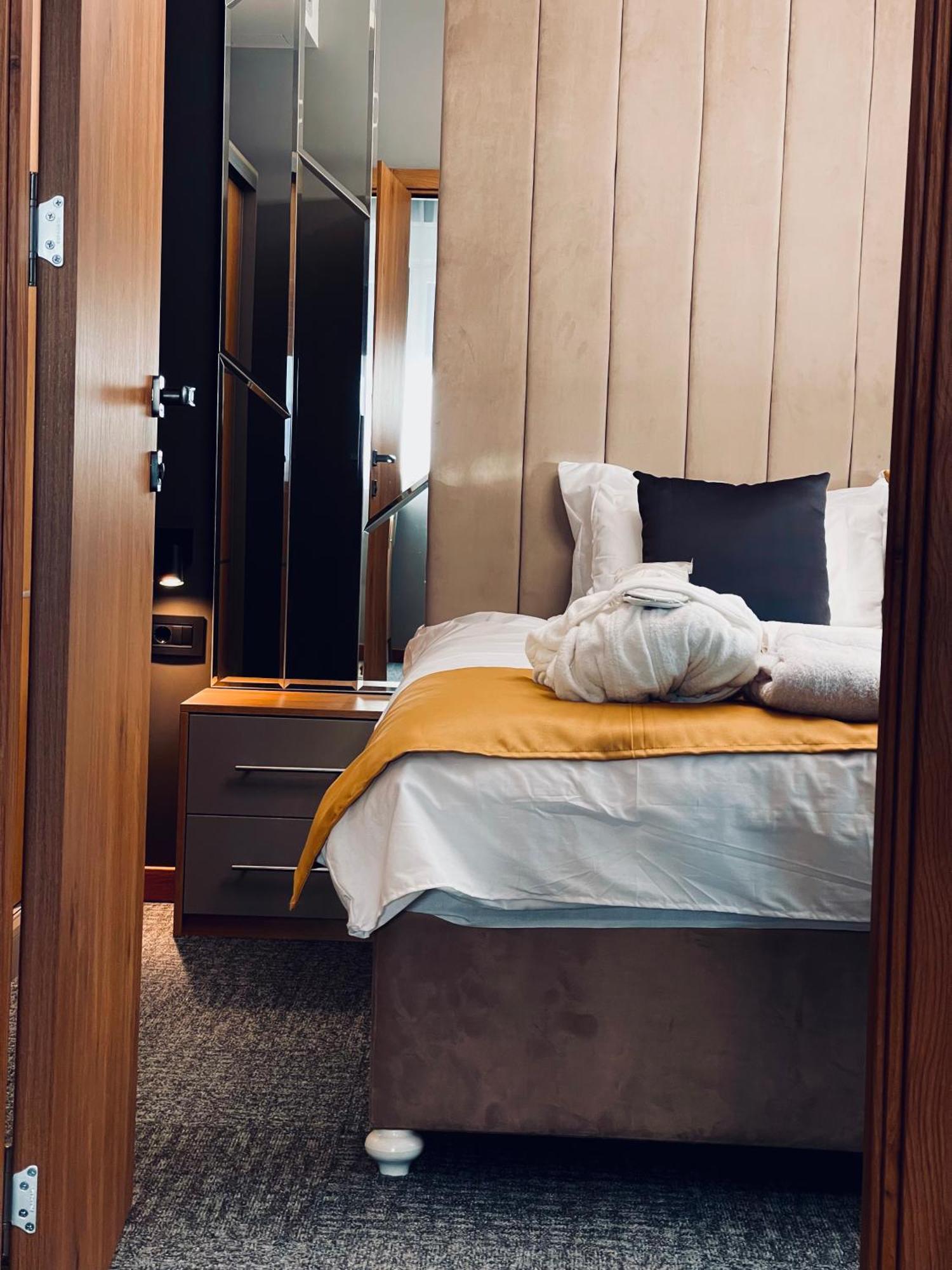 Mozaik Apartments & Spa - Modern 4-Star Apartments With Exclusive Private Spa Wellness In The City Center - Sauna, Jacuzzi, Turkish Bath - Free Parking, Wi-Fi - Rooms & Apartments Cuprija Bagian luar foto