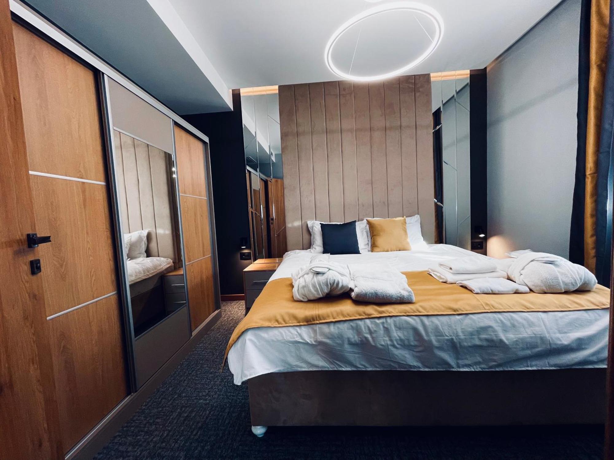 Mozaik Apartments & Spa - Modern 4-Star Apartments With Exclusive Private Spa Wellness In The City Center - Sauna, Jacuzzi, Turkish Bath - Free Parking, Wi-Fi - Rooms & Apartments Cuprija Bagian luar foto
