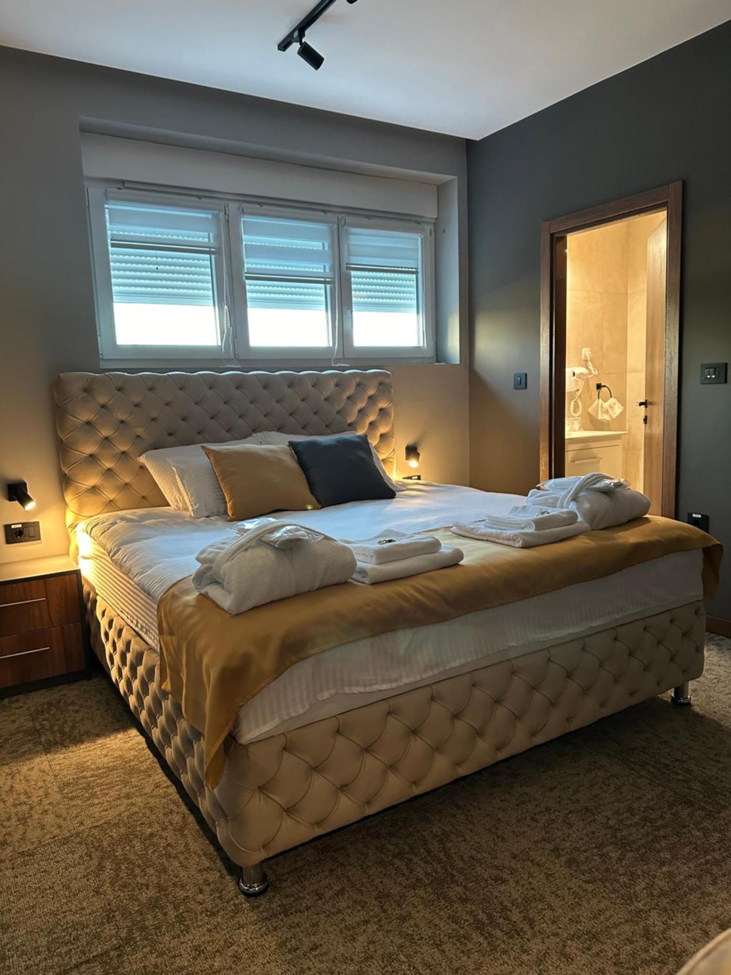 Mozaik Apartments & Spa - Modern 4-Star Apartments With Exclusive Private Spa Wellness In The City Center - Sauna, Jacuzzi, Turkish Bath - Free Parking, Wi-Fi - Rooms & Apartments Cuprija Bagian luar foto