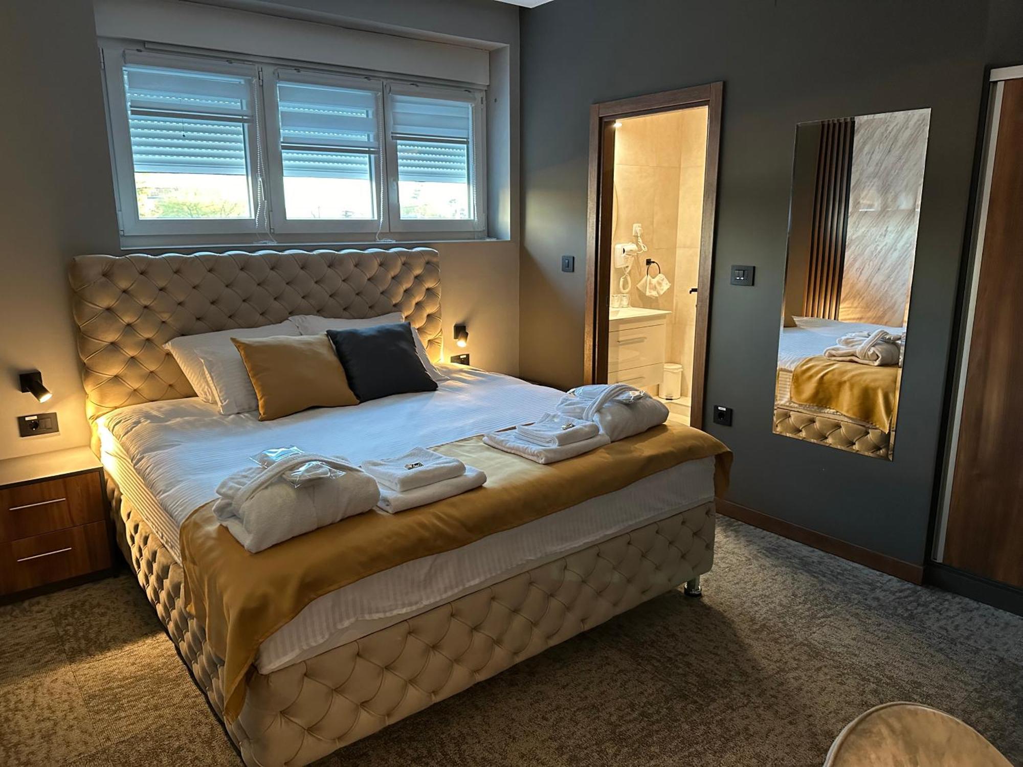 Mozaik Apartments & Spa - Modern 4-Star Apartments With Exclusive Private Spa Wellness In The City Center - Sauna, Jacuzzi, Turkish Bath - Free Parking, Wi-Fi - Rooms & Apartments Cuprija Bagian luar foto