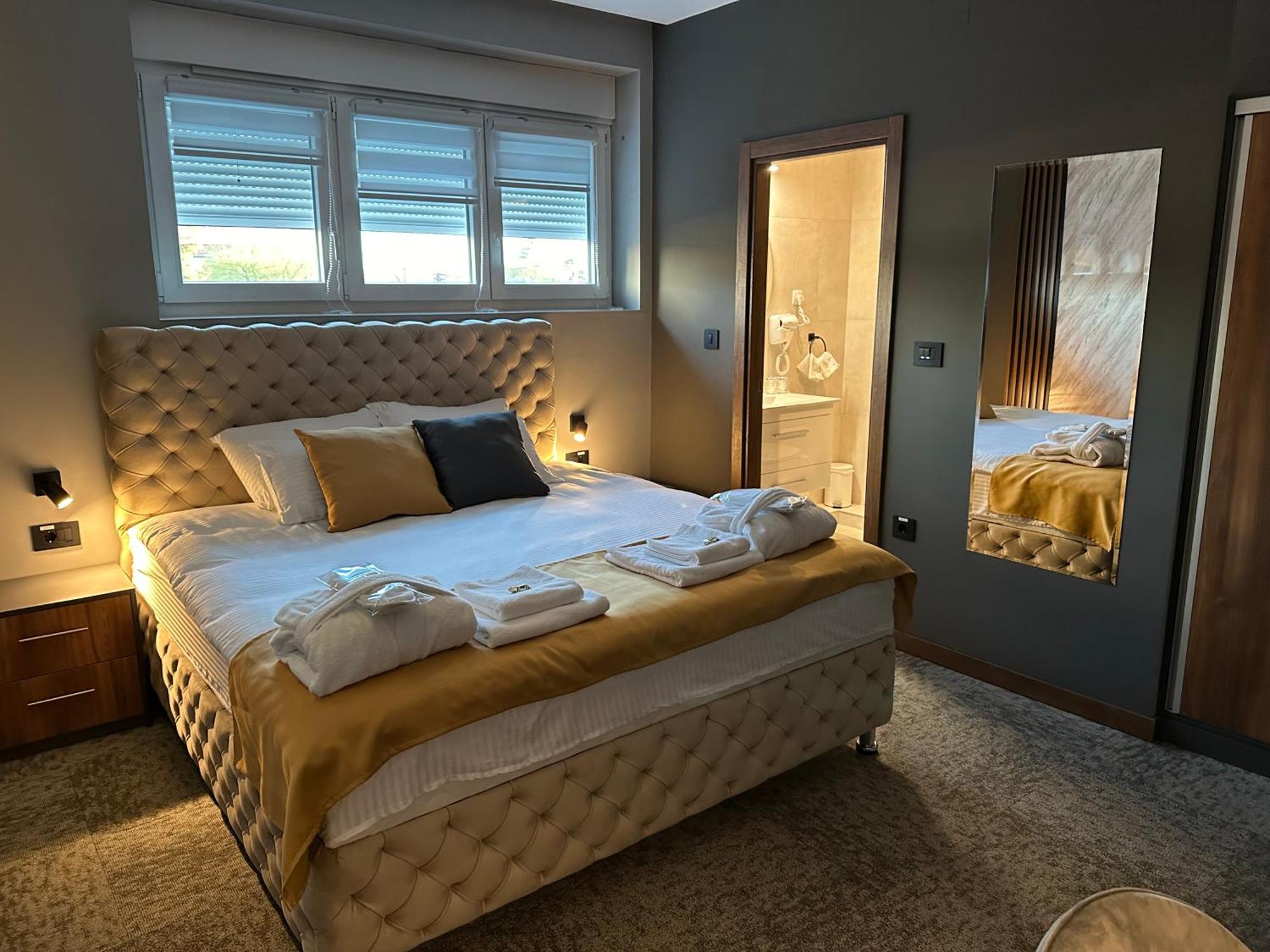 Mozaik Apartments & Spa - Modern 4-Star Apartments With Exclusive Private Spa Wellness In The City Center - Sauna, Jacuzzi, Turkish Bath - Free Parking, Wi-Fi - Rooms & Apartments Cuprija Bagian luar foto